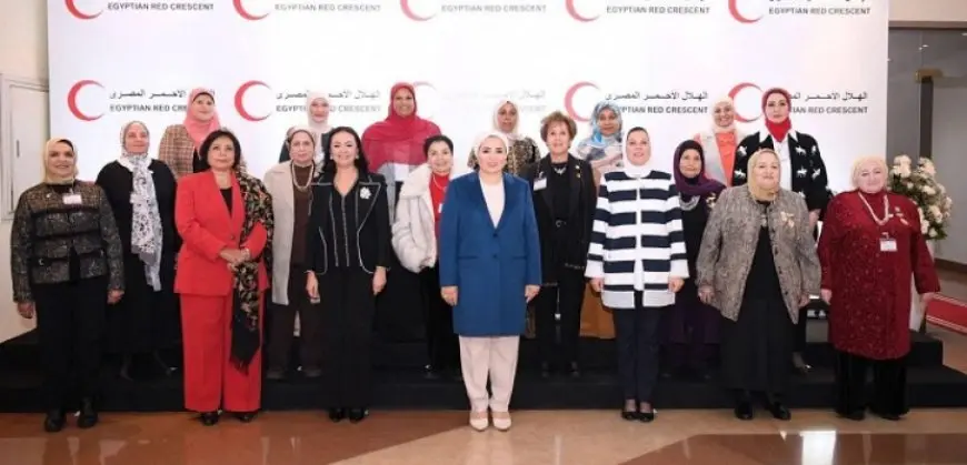 السيدة انتصار السيسي: المتطوعون في الهلال الأحمر المصري يثبتون يومًا بعد يوم أن الإنسانية هي أسمى القيم