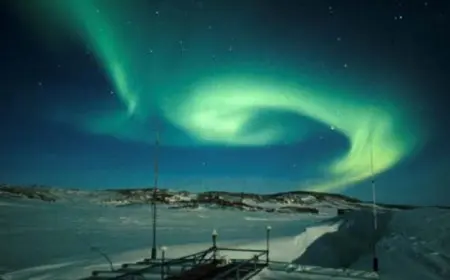 تجربة سحرية لقائدة طائرة أيسلندية مع ضوء الشفق القطبى