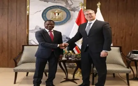 وزير البترول يبحث مع سفير كوت ديفوار بمصر سبل تعزيز التعاون في مجالات الغاز والتعدين