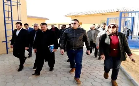 وزير الإسكان يتفقد المشروع السكني بمدينة السويس الجديدة