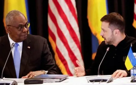 الرئيس الأوكراني ووزير الدفاع الأمريكي يحذران من وقف الدعم العسكري لكييف في الوقت الحالي