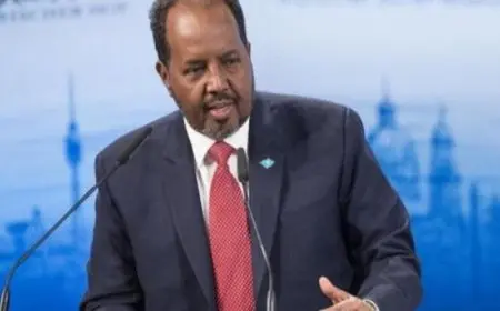 رئيس الصومال يبحث مع قيادات “المجتمع المدني” الانتخابات المباشرة والمصالحة والأمن