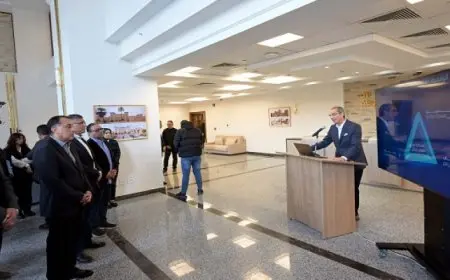 وزير الاتصالات يستعرض رؤية استراتيجية مصر الرقمية