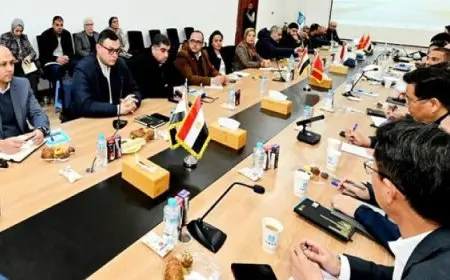 وزير الإسكان يعقد اجتماعاً مع مسئولي شركة “CSCEC” الصينية