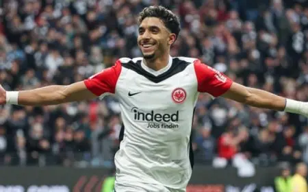 المدير الرياضي لآينتراخت فرانكفورت: أحد الأندية تواصلت معنا بشأن مرموش