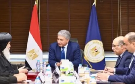 وزير السياحة يستقبل الأنبا دانيال النائب البابوي وأسقف ورئيس دير الأنبا بولا بالبحر الأحمر