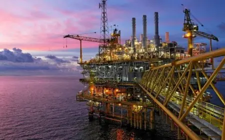 النفط عند أعلى مستوى منذ 3 أشهر مع تأثر صادرات روسيا بالعقوبات الأمريكية