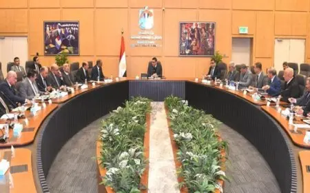 وزير الإسكان يتابع موقف المشروعات التي يتم تنفيذها ضمن المبادرة الرئاسية “حياة كريمة”