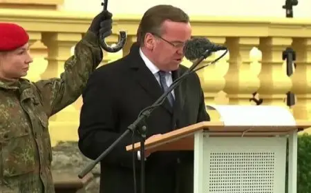 وزير الدفاع الألماني يزور كييف