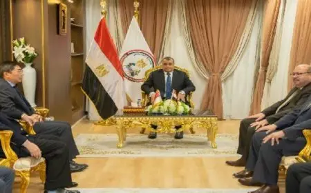 وزير الدولة للإنتاج الحربي يبحث مع سفير سنغافورة الفرص الاستثمارية لدعم الصادرات