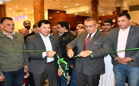 محافظ جنوب سيناء ووزير الشباب يفتتحان الخيمة البدوية وعددا من البازارات بشرم الشيخ