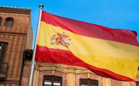 لأول مرة منذ 2012.. إسبانيا ترفع علمها فوق سفارتها بدمشق