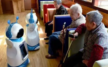 الصين تستعين بروبوتات شبيهة بالبشر لرعاية كبار السن بسبب نقص العمالة