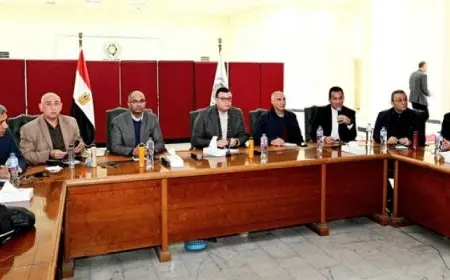 وزير الإسكان يتابع الموقف التنفيذى لمشروعات مدينة العاشر من رمضان