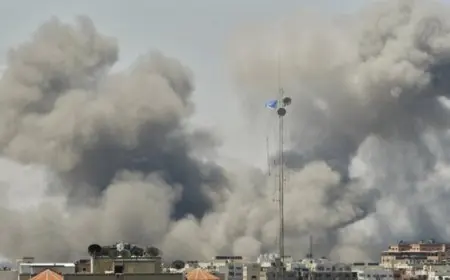 قبل بدء تطبيق وقف إطلاق النار.. غارات جوية وقصف إسرائيلي على مناطق في غزة