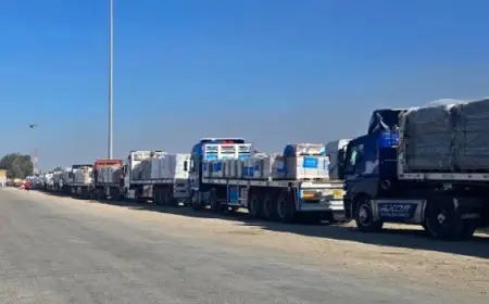 300 شاحنة مساعدات ووقود تتوجه لمعبر كرم أبو سالم بعد دخولها معبر رفح