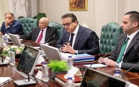 وزير الصحة يبحث محاور المشروع القومى للتنمية البشرية