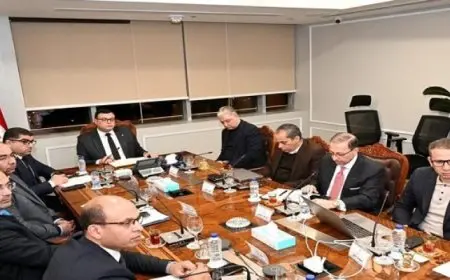 وزير الإسكان يعقد اجتماعا مع شركة “أكور” العالمية لمتابعة الأعمال بفنادق منطقة الأعمال المركزية بالعاصمة الإدارية الجديدة