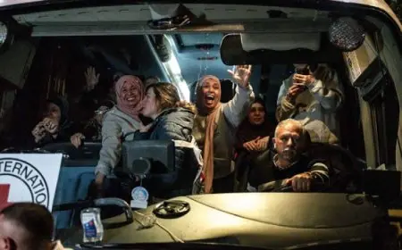 بعد تأخر نحو 7 ساعات .. إطلاق سراح 90 أسيرًا فلسطينيًا ضمن صفقة وقف إطلاق النار فى غزة