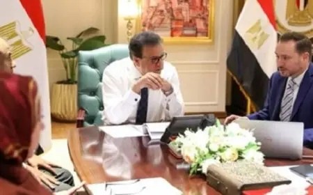 وزير الصحة يعقد اجتماعا مع شركة “سيرفيه الفرنسية” لبحث تعزيز الاستثمارات بمجال الدواء