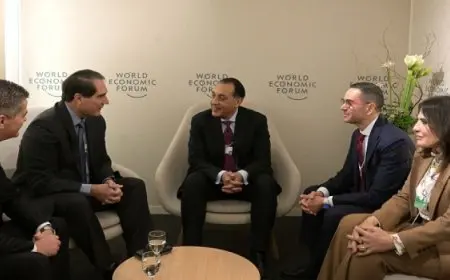 رئيس الوزراء يلتقى نائب الرئيس التنفيذى ومدير العمليات فى شركة “كوكاكولا”