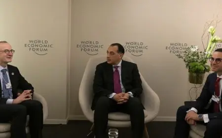 خلال مشاركته بمنتدى دافوس.. مدبولى يبحث مع رئيس شركة “ديمى” البلجيكية التعاون بمجال الطاقة