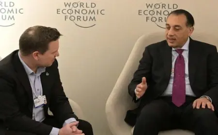 مدبولى يلتقى نائب الرئيس التنفيذي لمجموعة فولفو لعمليات الشاحنات على هامش مشاركته فى منتدى دافوس