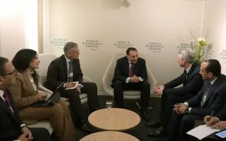 رئيس الوزراء من دافوس: الحكومة حريصة على متابعة وتوسيع أطر الشراكة مع شركة” سيمنز” الألمانية