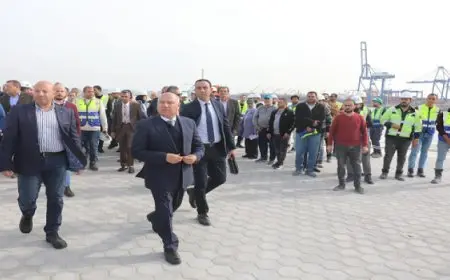 وزير الصناعة والنقل يتفقد عددا من مشروعات مينائي الأسكندرية والدخيلة