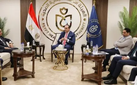 رئيس هيئة الرعاية الصحية يلتقى رئيس شعبة الأدوية باتحاد الغرف التجارية ووفدًا من شركة سيرفيه الفرنسية