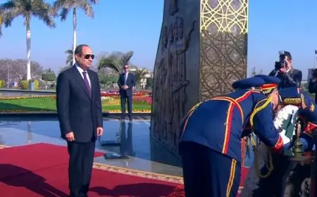 فى مستهل الاحتفال بالذكرى الـ 73 لعيد الشرطة.. الرئيس السيسى يضع أكليل الزهور على النصب التذكارى لشهداء الشرطة