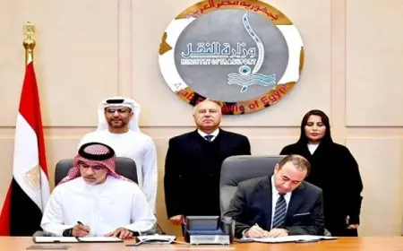 وزير الصناعة والنقل يشهد توقيع مذكرة تفاهم لتطوير منطقة لوجستية بميناء الإسكندرية