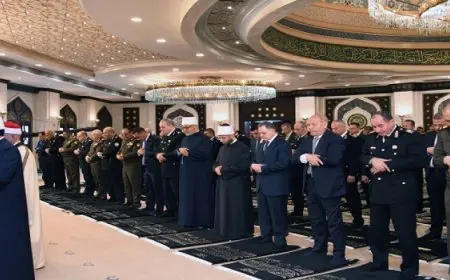 وزير الداخلية يؤدى صلاة الجمعة بمسجد الشرطة بالتجمع الخامس بمناسبة عيد الشرطة