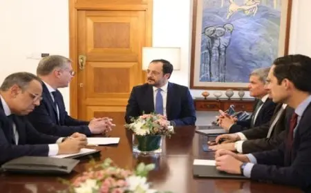 وزير البترول يسلم دعوة الرئيس السيسى لرئيس قبرص لحضور مؤتمر مصر للطاقة