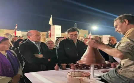 وزير الثقافة يتفقد الاستعدادات النهائية لانطلاق فعاليات الأيام الثقافية المصرية فى قطر ويشيد بمستوى المعروضات التراثية