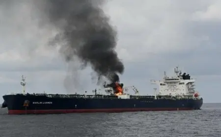 جماعة الحوثي تعلن استهداف سفينة بطائرات مسيرة