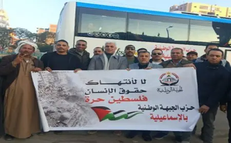 حشود شعبية عند معبر رفح تعبيرا عن دعمهم للموقف المصرى رفضا لتهجير الفلسطينين