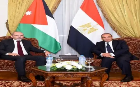 بال .. قبيل اجتماع يضم وزراء خارجية قطر والإمارات والسعودية … وزير الخارجية يلتقي نظيره الأردنى