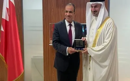 وزير الخارجية يلتقى وزير الصناعة والتجارة البحرينى فى المنامة ويبحث توفير بيئة الأعمال المناسبة للاستثمار