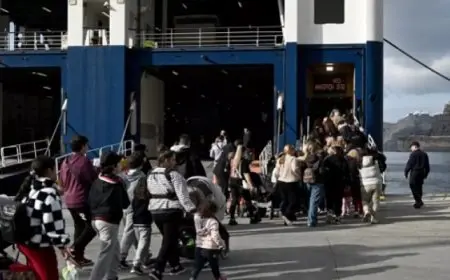 هزات أرضية تضرب سانتورينى باليونان وتجبر الآلاف على مغادرة الجزيرة