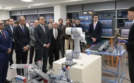 رئيس الوزراء يستكمل زيارته لمدينة المعرفة بتف الأكاديمية الوطنية لتكنولوجيا المعلومات للأشخاص ذوى الهمم