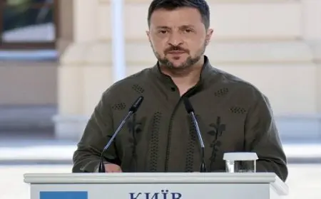 زيلينسكي يوقع قانونا بتمديد الأحكام العرفية والتعبئة العامة في أوكرانيا حتى 9 مايو القادم