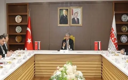 وزير السياحة يواصل لقاءاته المهنية بإسطنبول لتعزيز التعاون وتشجيع السياحة البينية بين البلدين