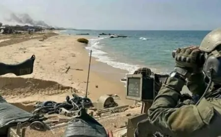 زوارق إسرائيلية تطلق قذائف نحو شاطئ خان يونس بجنوب قطاع غزة