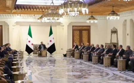 تمهيدًا لحلهما ودمجهما بمؤسسات الدولة.. الشرع يلتقى وفدين من الائتلاف الوطنى وهيئة التفاوض