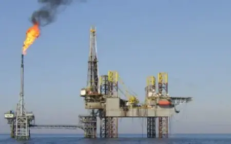 تراجع أسعار النفط بعد تقرير عن ارتفاع مخزونات الخام الأمريكية