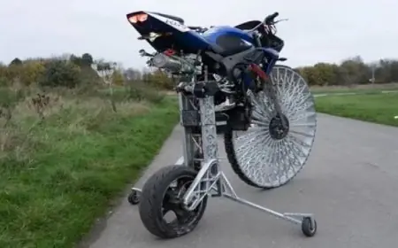 مهندس يحول دراجة نارية قديمة إلى الأسرع عالميا بعد 750 ساعة عمل