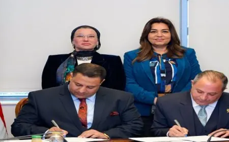وزيرتا التنمية المحلية والبيئة تشهدان توقيع عقد خدمات نقل المخلفات ونظافة الشوارع فى محافظة بورسعيد