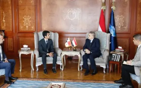 رئيس هيئة قناة السويس يبحث التعاون المشترك مع السفير البنمى