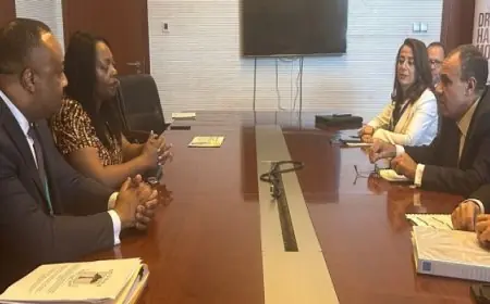 وزير الخارجية يلتقي مع وزيرة الدولة للمنظمات الدولية الإكواتورية